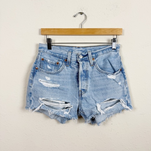 Levis 501 Light Blue Distressed Denim Shorts Size 26 - Picture 1 of 6